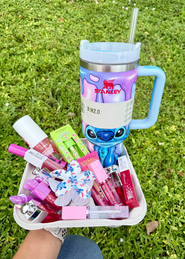 COFFE BUNDLE STICHT #1 - WITH 15 random products for lips and face & 1 hair clip Stitcht ( cup 40 onz big size )