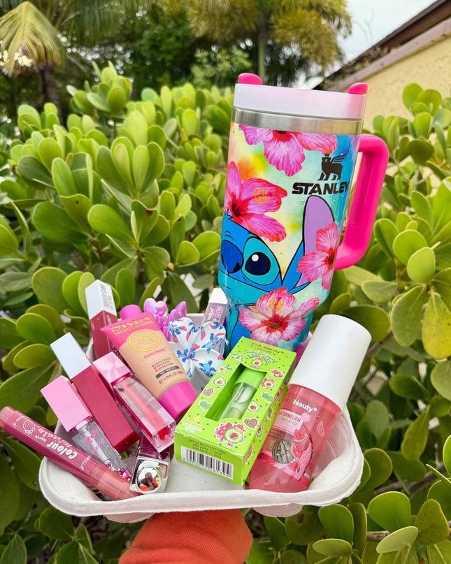 COFFE BUNDLE STICHT #2 - WITH 15 random products for lips and face & 1 hair clip Stitcht ( cup 40 onz big size )