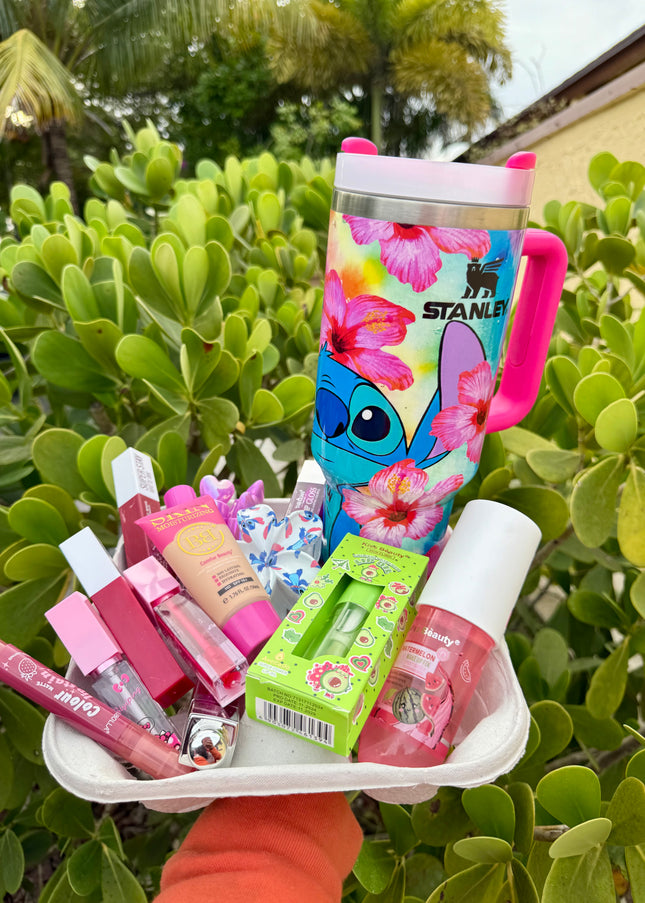 COFFE BUNDLE STICHT #2 - WITH 15 random products for lips and face & 1 hair clip Stitcht ( cup 40 onz big size )