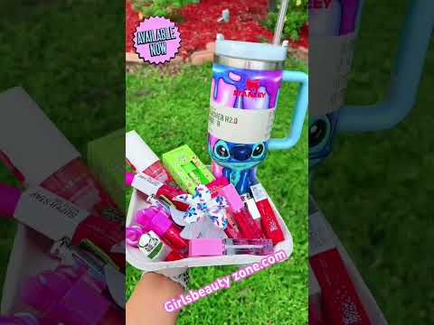 COFFE BUNDLE STICHT #1 - WITH 15 random products for lips and face & 1 hair clip Stitcht ( cup 40 onz big size )